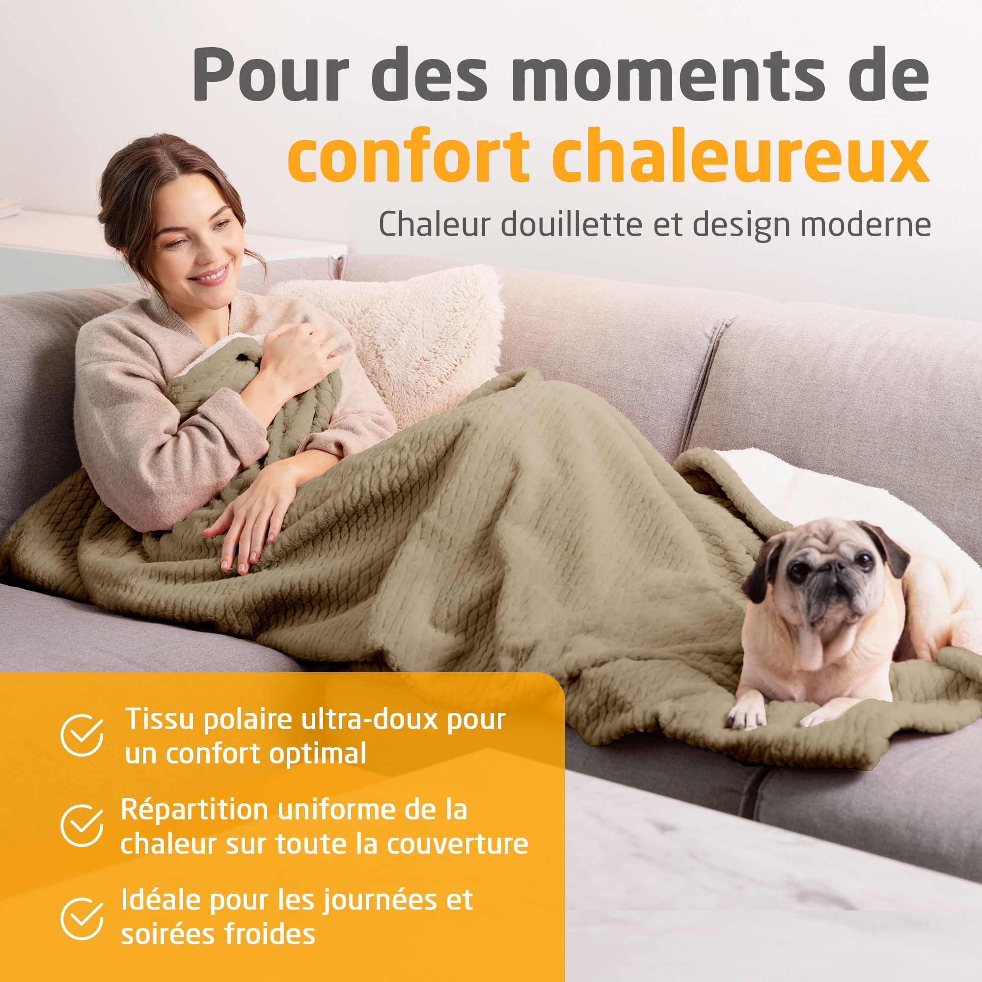 Couverture chauffante beige, intérieur blanc. Vue de dessus. Câble avec élément de commande.