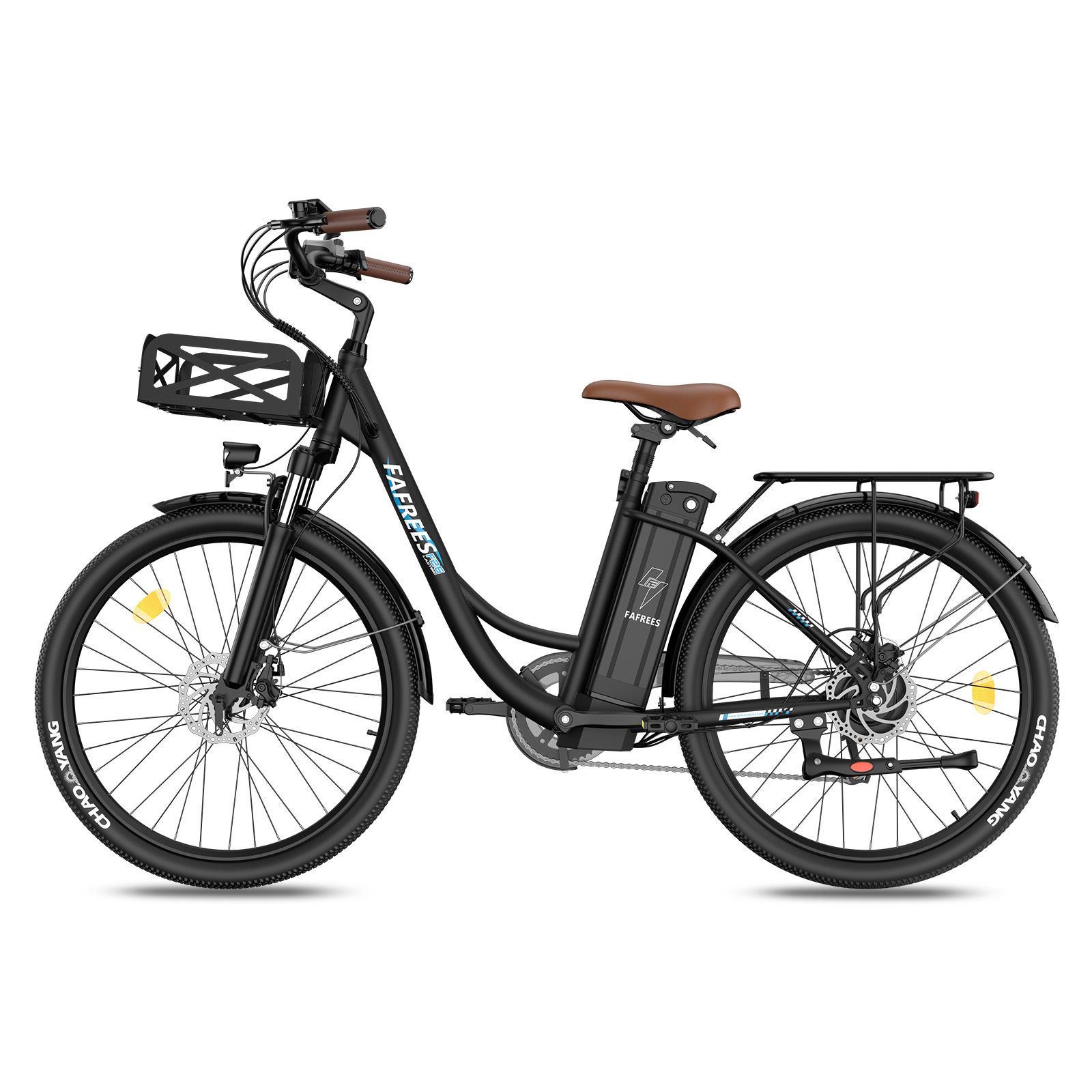 Vélo électrique noir avec selle et guidon marron. Panier avant, porte-bagages arrière. Marque Fafrees.