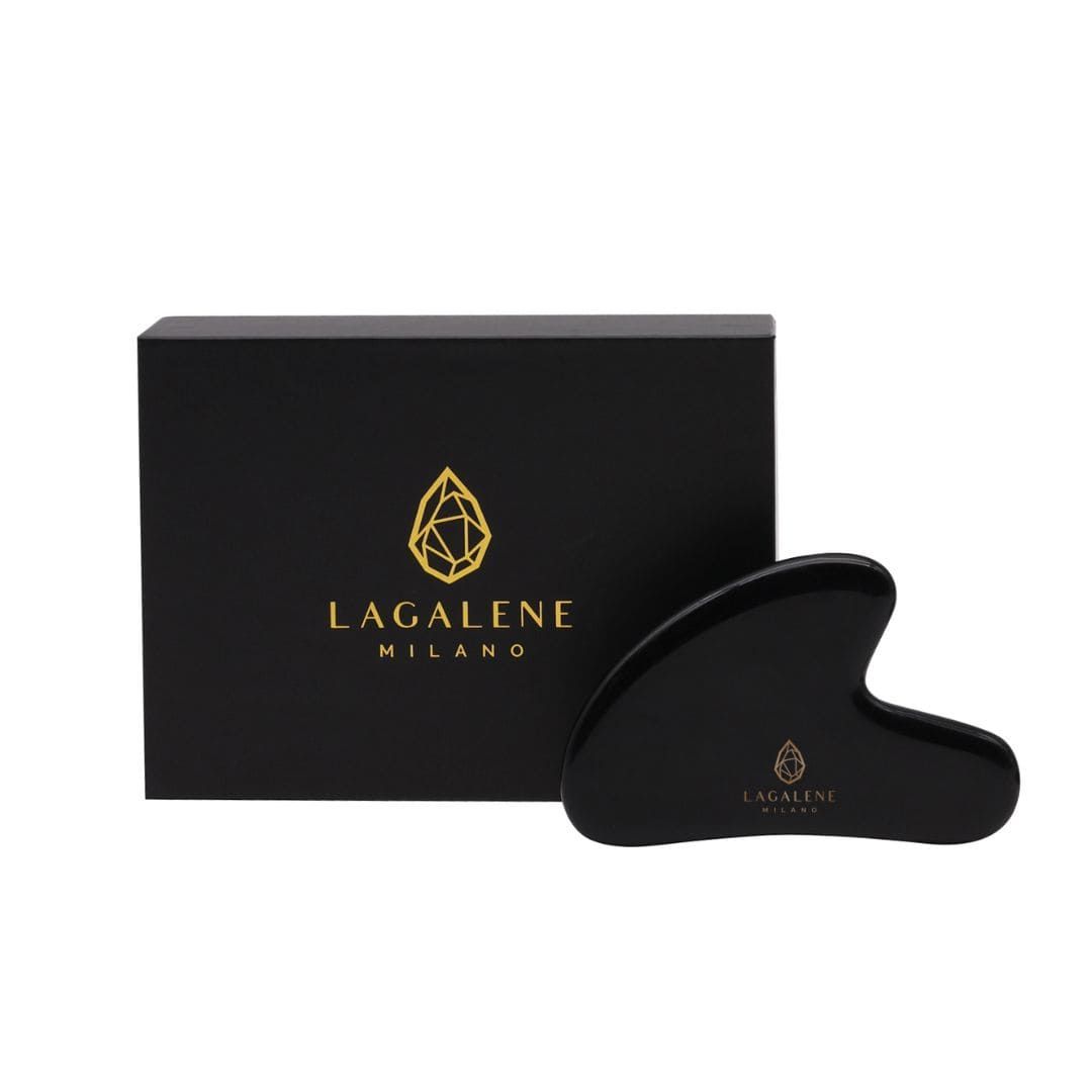 Pierre Gua Sha noire et boîte noire avec inscription dorée Lagalene Milano.