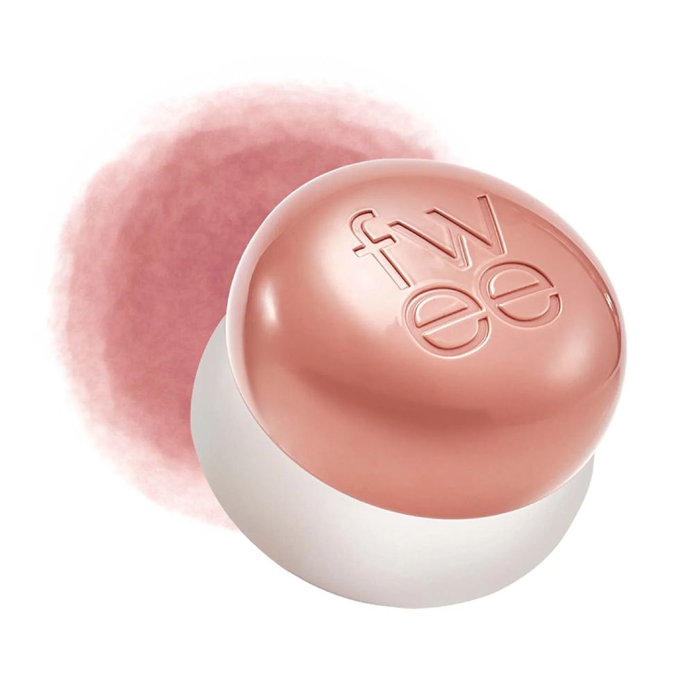 Pot rond rose avec logo en relief et une touche de fard à joues à côté.