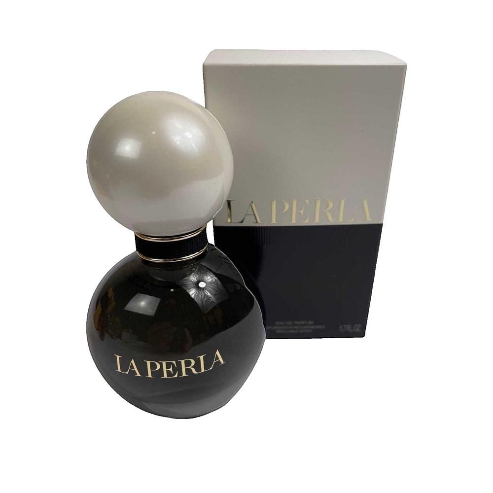 Flacon La Perla Eau de Parfum avec bouchon sphérique et boîte.