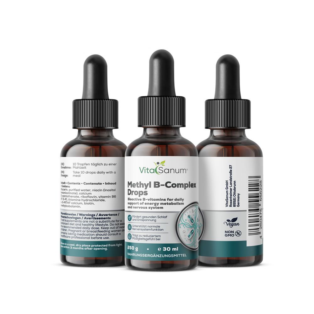 Drie bruine glazen flessen met druppelaar, VitaSanum Methyl B-Complex Drops, 30 ml.