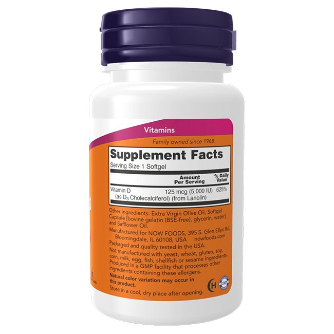 Flacon blanc avec bouchon violet. Étiquette avec texte: Supplement Facts, Vitamine D, 125 mcg (5 000 UI).