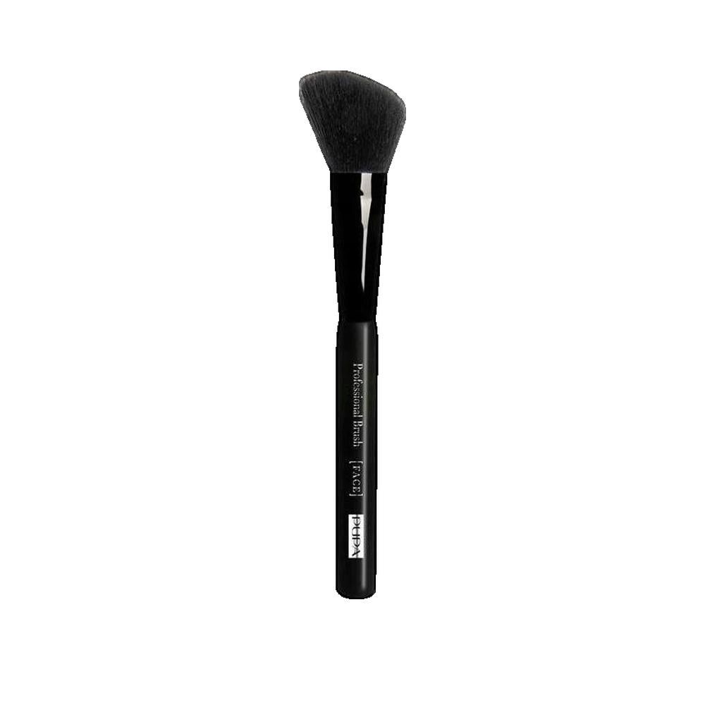 Pinceau noir avec tête biseautée et manche noir. Inscription : PUPA Professional Brush [FACE].