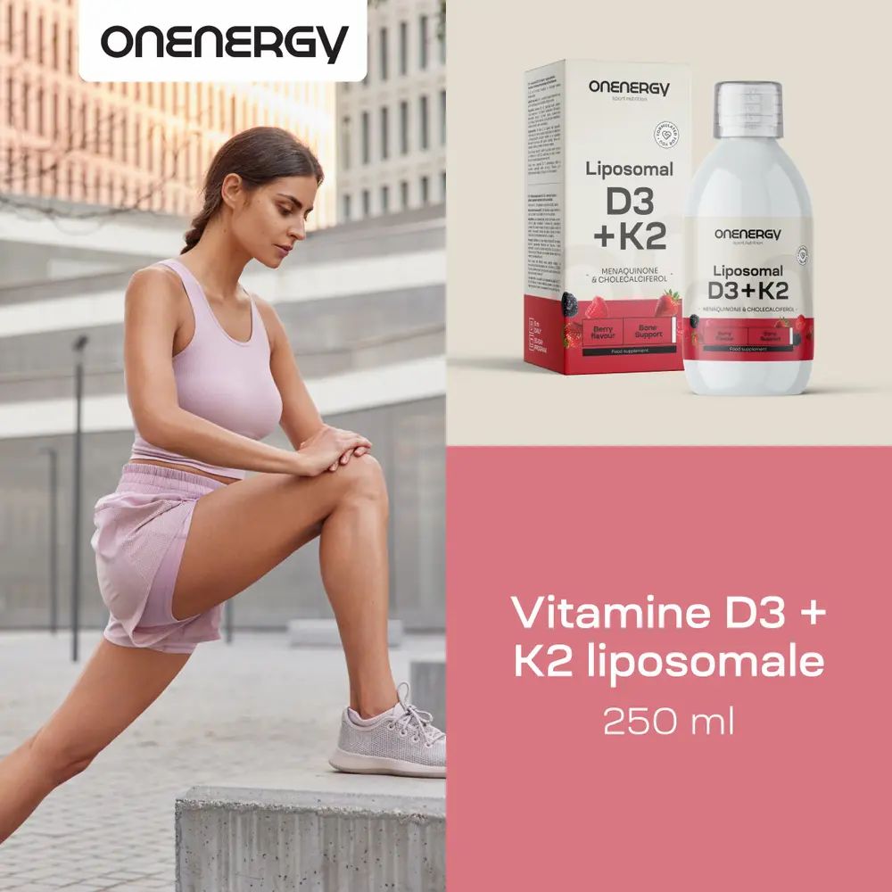 OnEnergy D3+K2 liposomale, 250 ml. Femme s'étire. Bouteille et emballage. Nutrition sportive.