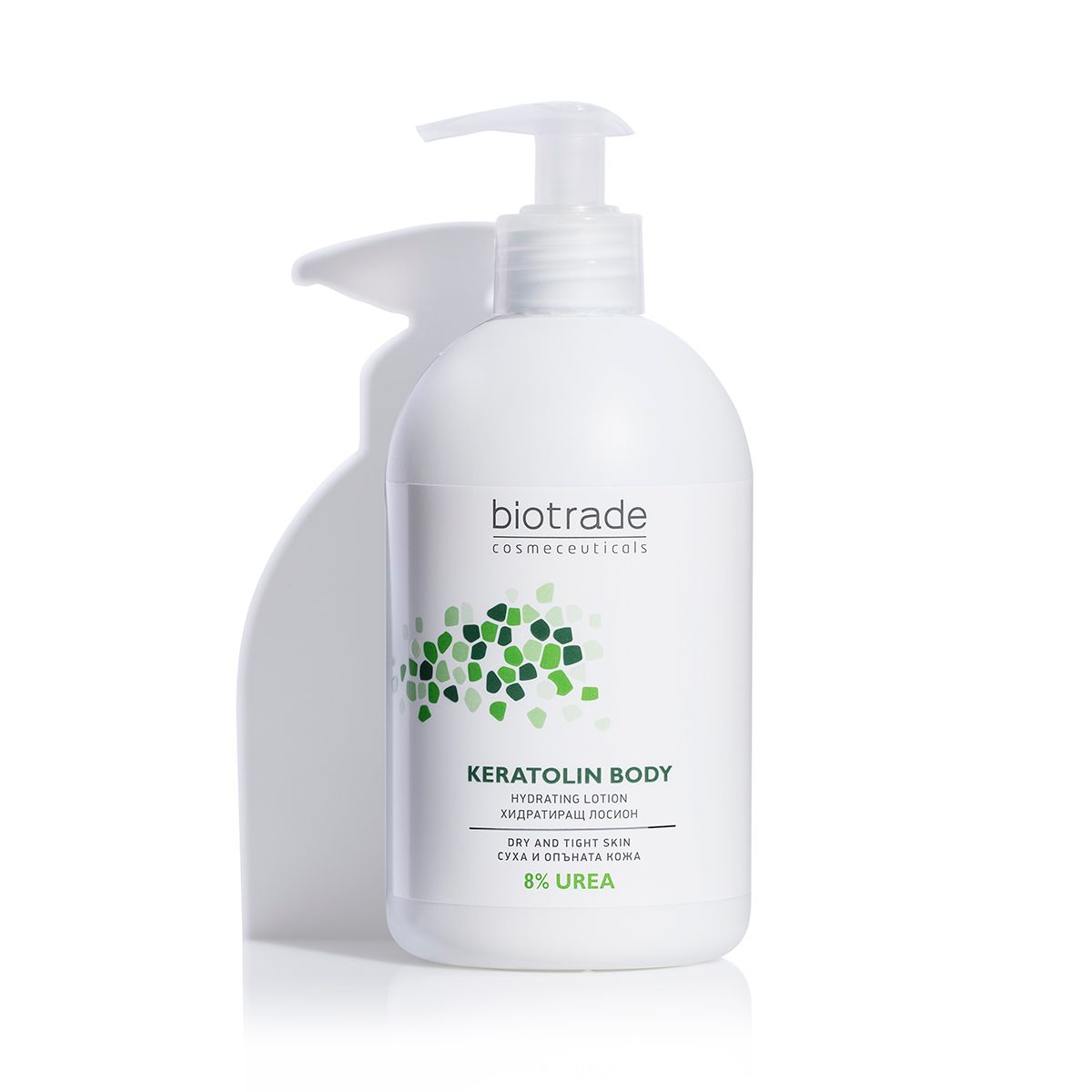 Flacon blanc avec pompe. Biotrade Keratolin Body, 8% Urée. Sur fond blanc avec ombre.