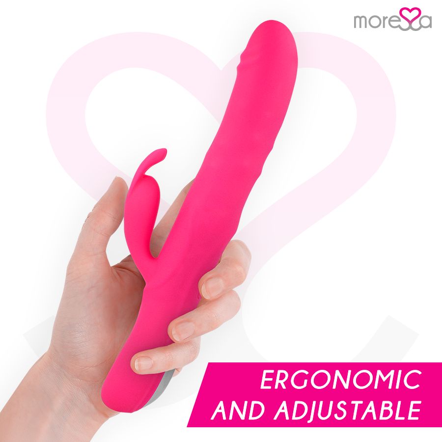 Vibrateur rose tenu dans une main. Texte : ERGONOMIC AND ADJUSTABLE. Marque : more❤sa.