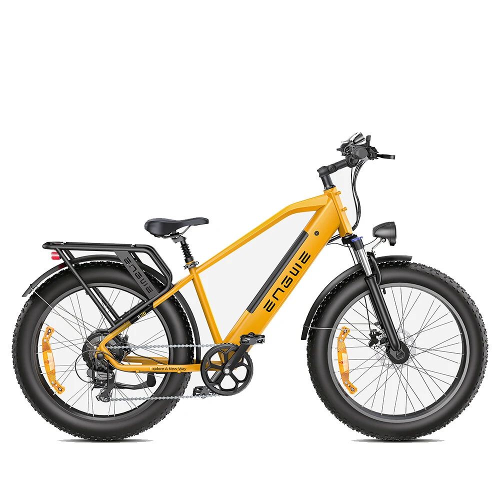 VTT électrique jaune avec pneus noirs et porte-bagages. Marque ENGWE sur le cadre. Feux avant et arrière.