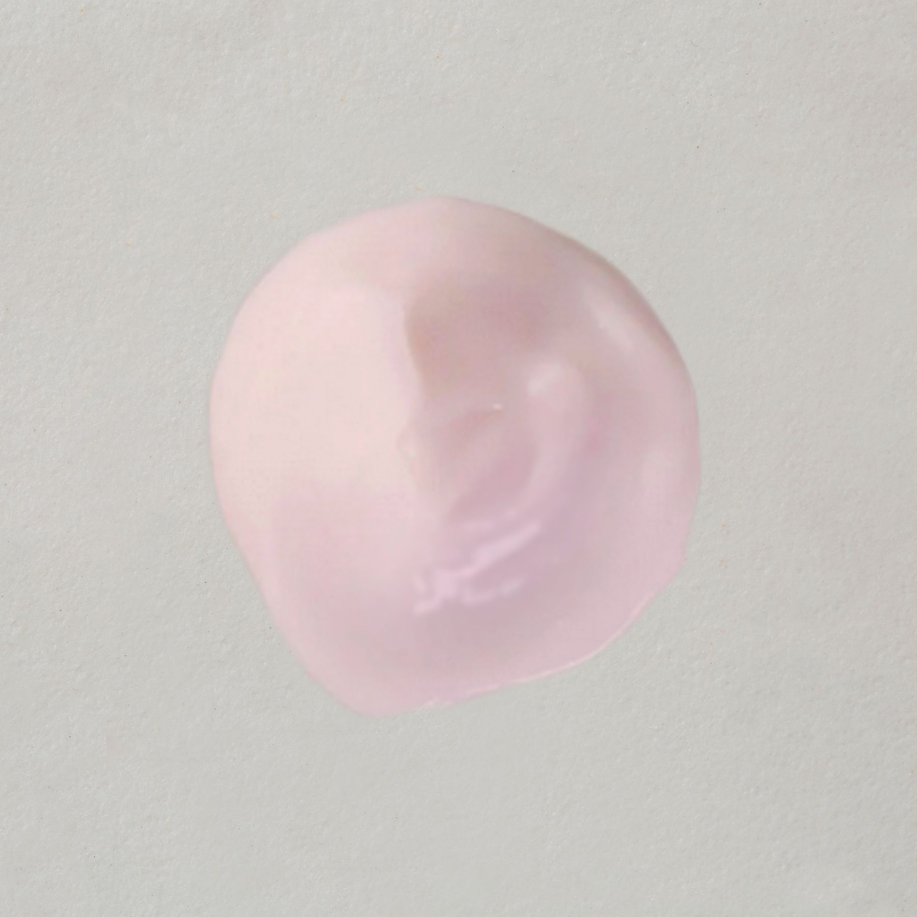 Une touche du masque capillaire Alkemy, rose pâle et crémeuse.