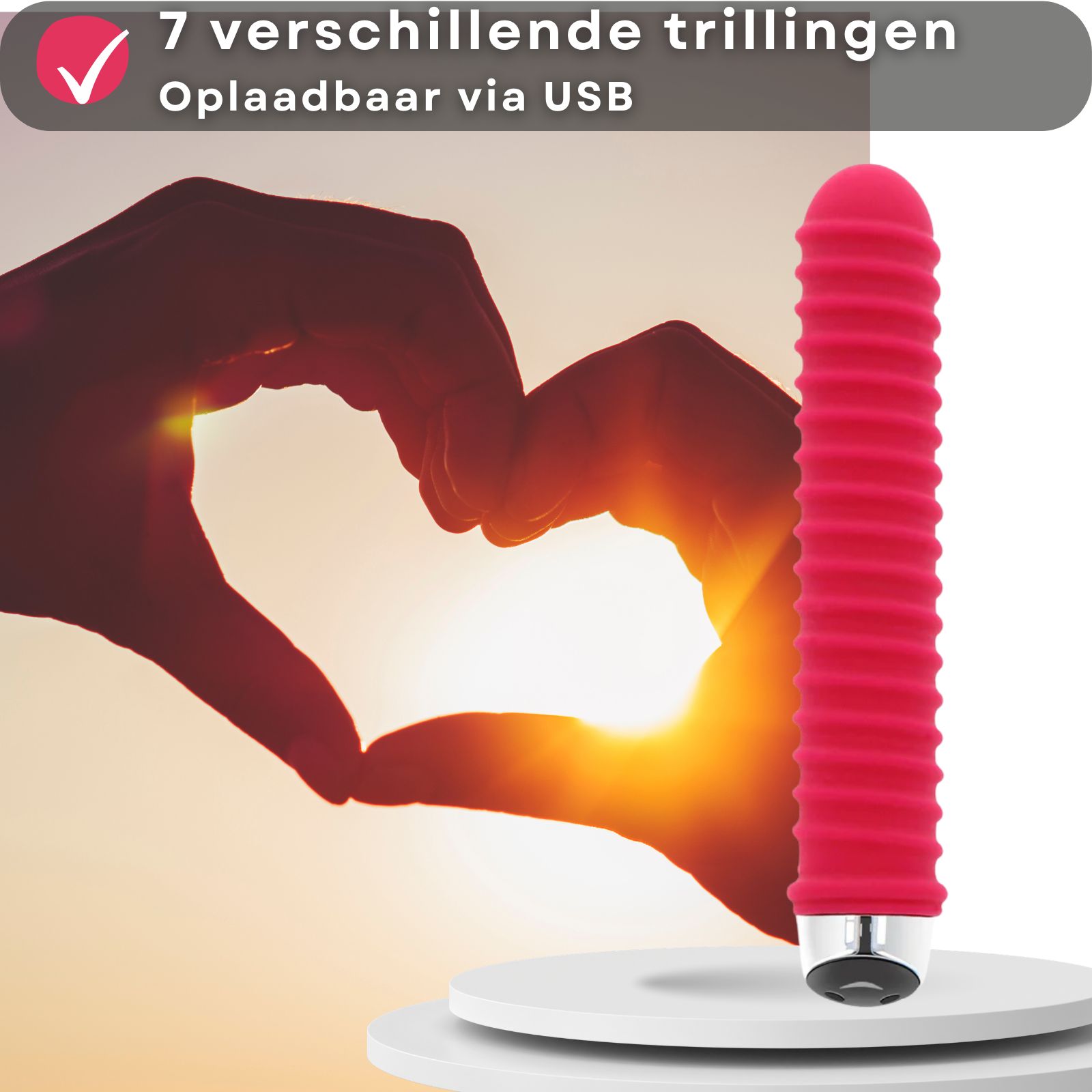 Rode vibrator met groeven. Tekst: 7 trillingen, oplaadbaar via USB.