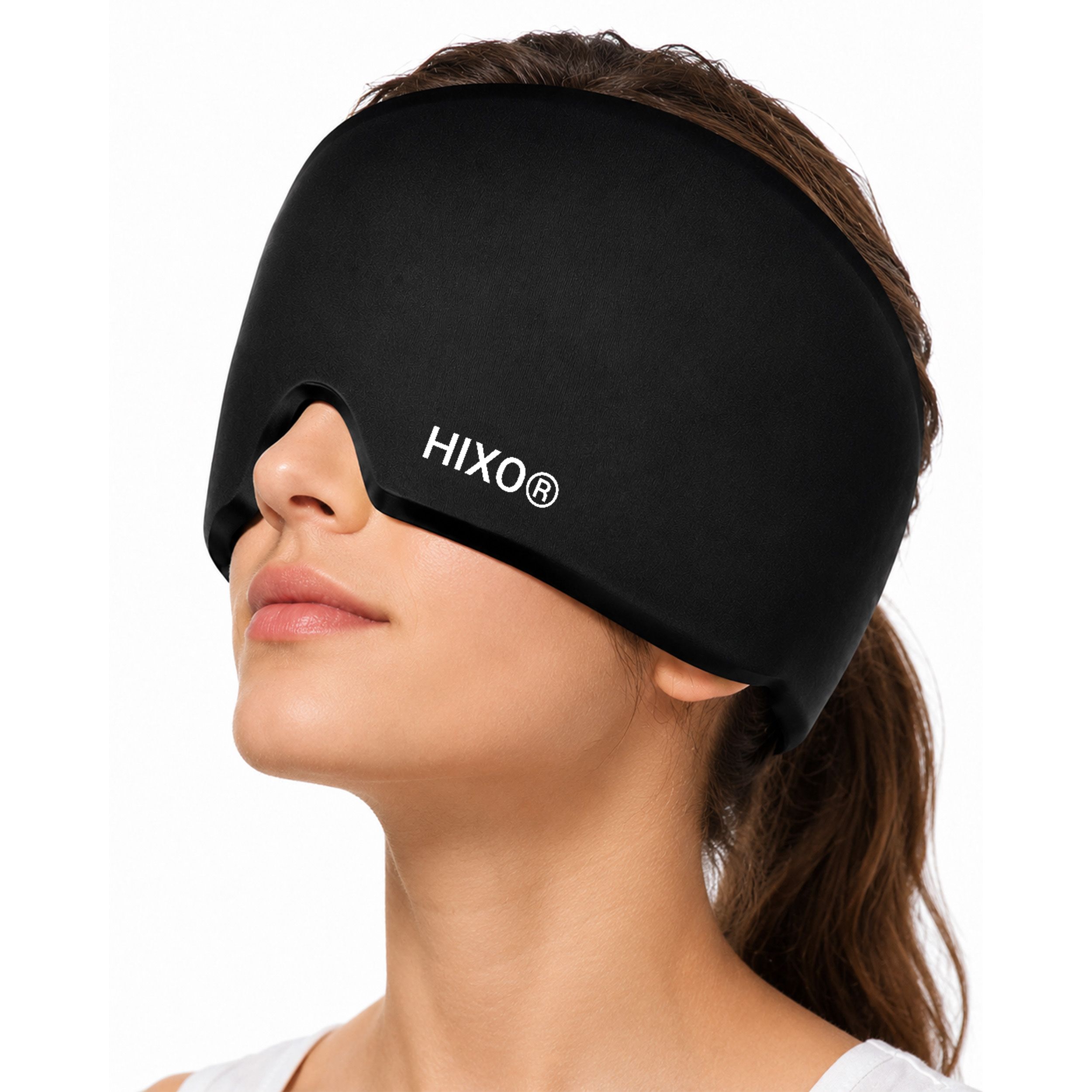 Zwart HIXO migraine koelmasker dat een vrouw bedekt.