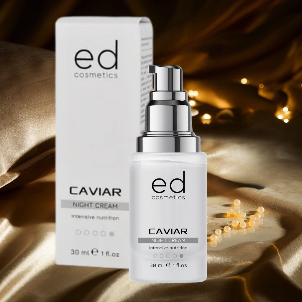 Flacon de crème avec pompe argentée et emballage. Inscription: ED cosmetics, Caviar Night Cream, 30 ml, 1 fl.oz.