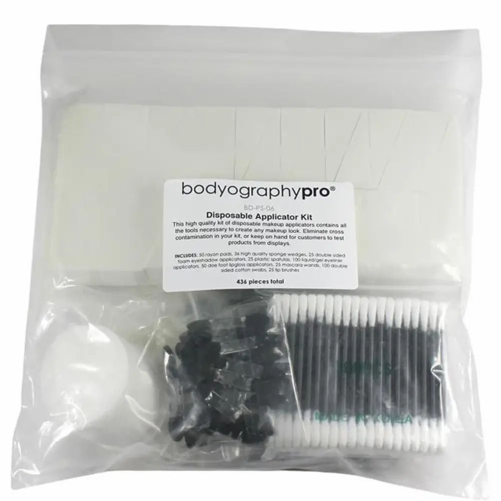 Transparante verpakking met make-up applicators. Bevat sponzen, wattenstaafjes en applicators. Label met tekst.