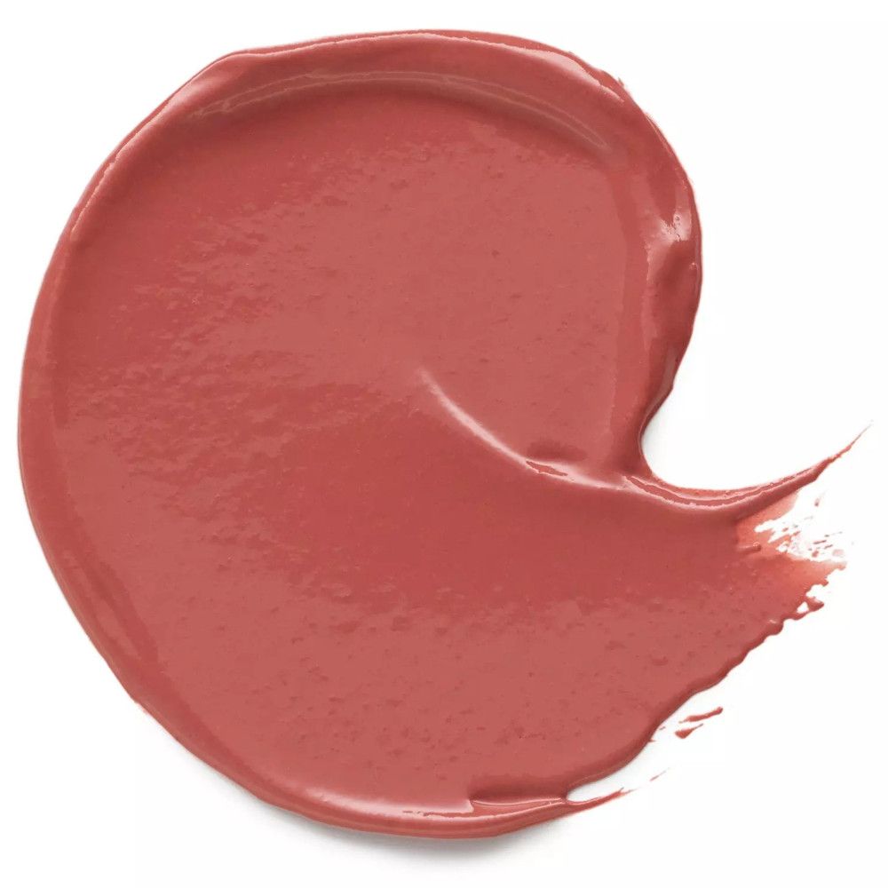 Uitgesmeerde lipstickkleur in nudetint. Ronde vorm, gladde textuur. Op witte achtergrond.