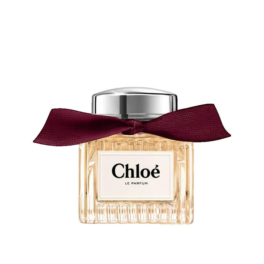Flacon carré, bouchon argenté, nœud bordeaux. Étiquette "Chloe Le Parfum".