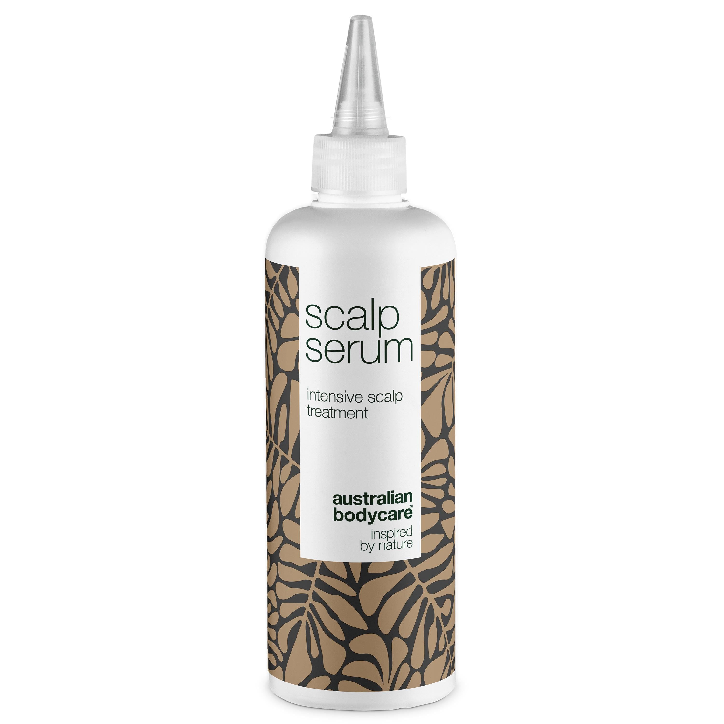 Flacon blanc avec applicateur. Inscription : Scalp Serum, intensive scalp treatment. Logo : Australian Bodycare.