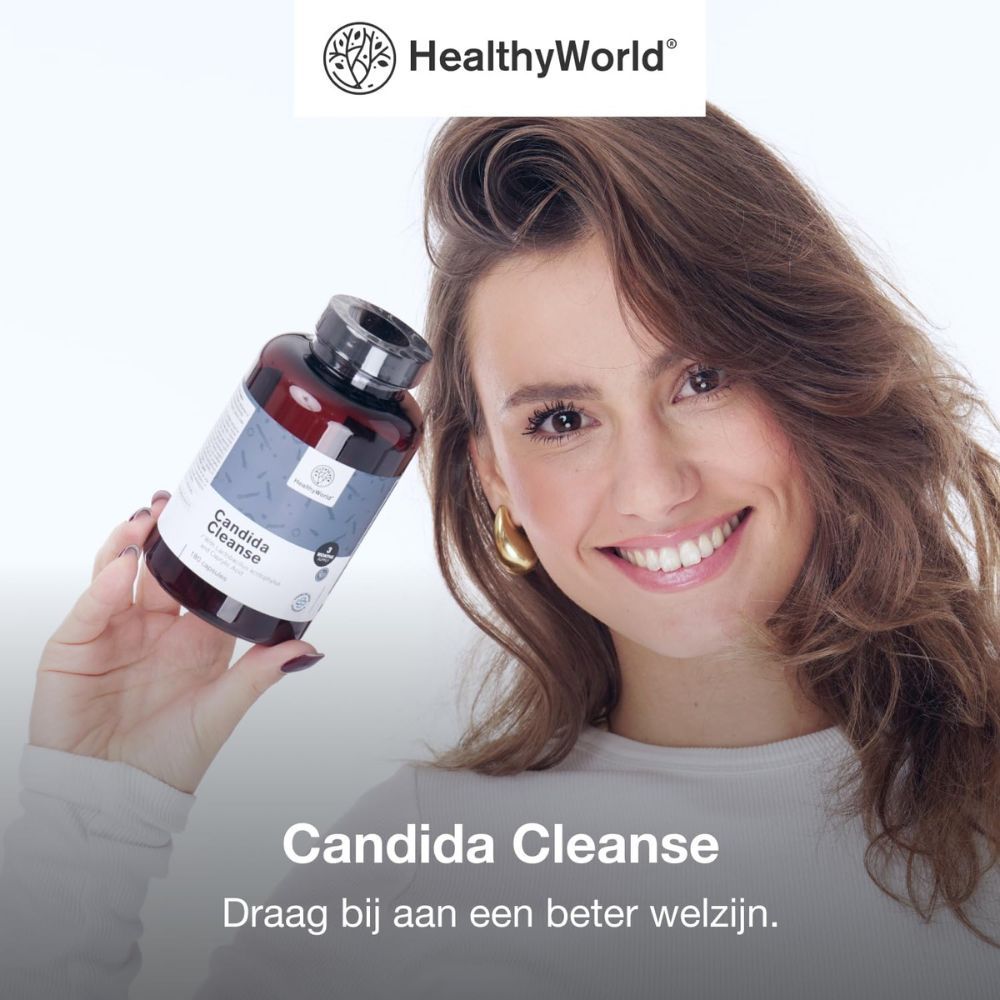 Vrouw houdt fles met Candida Cleanse vast. Tekst: Draag bij aan een beter welzijn.