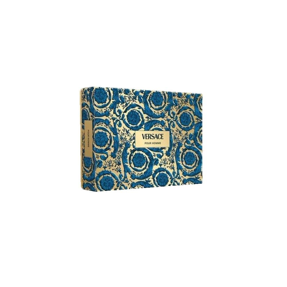 Rechthoekige geschenkverpakking met blauw en goud patroon. Op de doos staat "Versace Pour Homme".