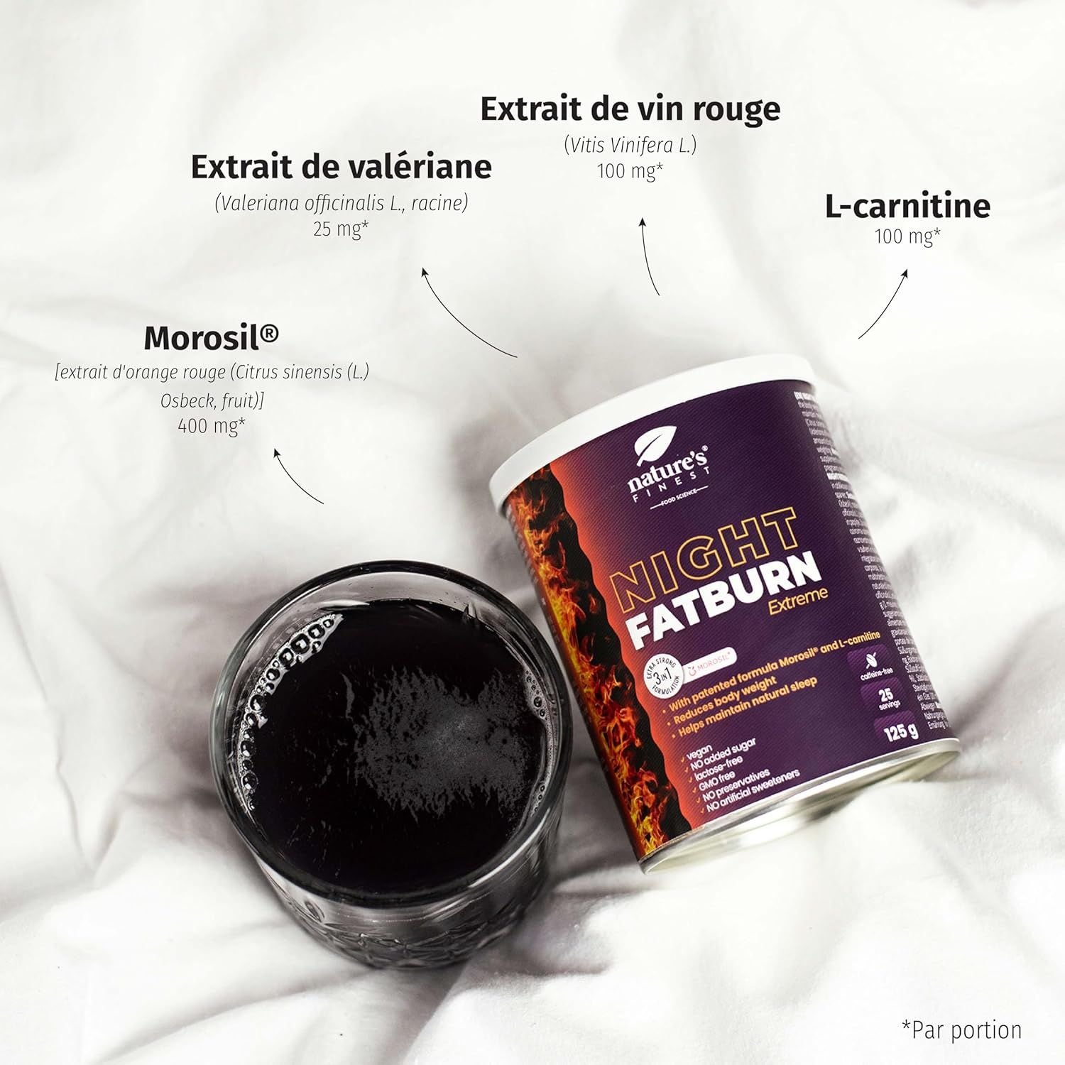 Verre avec liquide, boîte Night FatBurn Extreme. Texte : Nature's Finest, Night FatBurn Extreme, 125g, 25 portions.