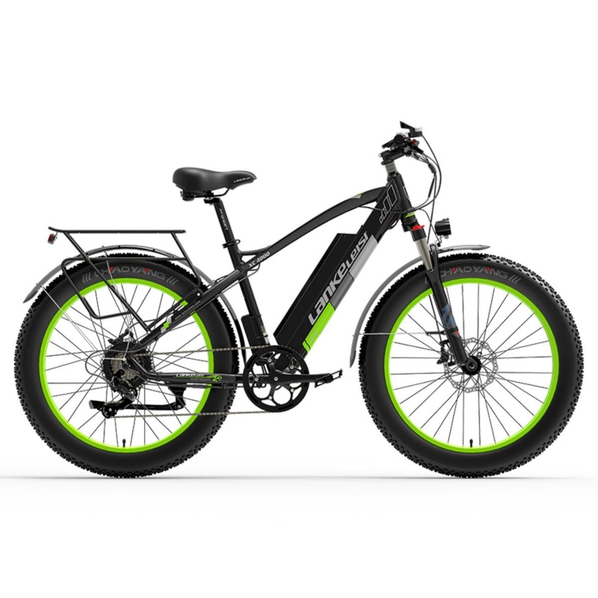 Zwarte elektrische mountainbike met groene velgen en accenten. Bagagerek, spatborden en 'Lankeleisi' logo zichtbaar.