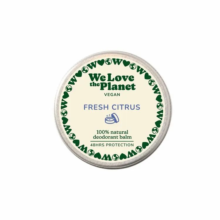 Ronde verpakking met deksel. Opschrift: We Love the Planet, Vegan, Fresh Citrus, 100% natuurlijke deodorantbalsem, 48 uur bescherming.