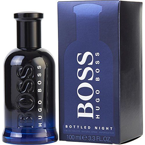 Donkerblauwe glazen fles met zilveren BOSS HUGO BOSS opschrift, naast de bijpassende verpakking.