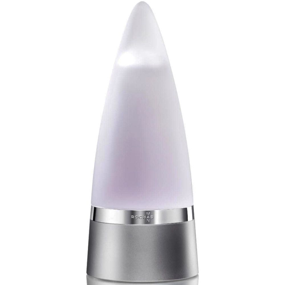 Flacon de parfum conique, base argentée, verre blanc. Anneau argenté avec logo de la marque. Forme pointue en haut.