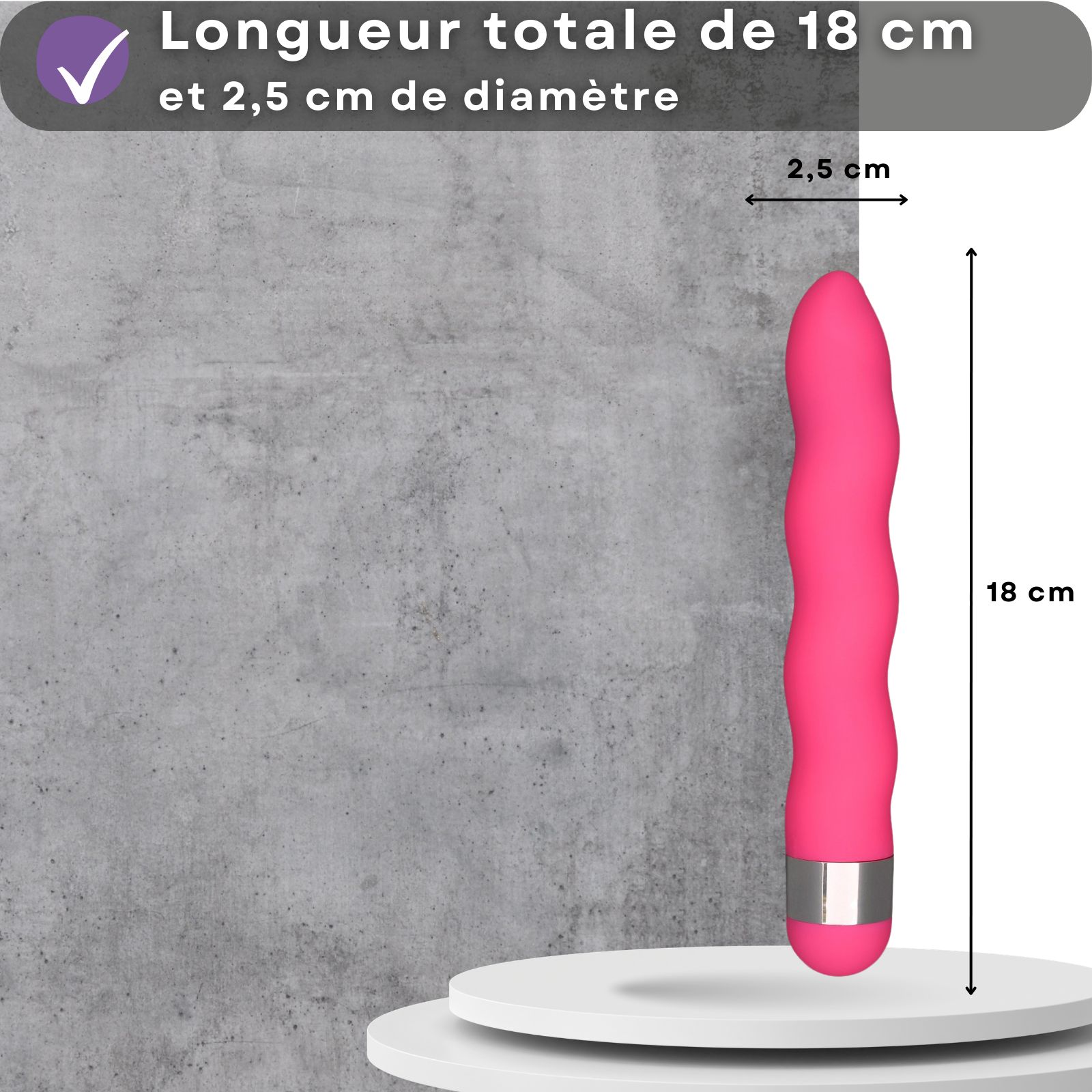 Vibromasseur rose. Surface ondulée. Longueur 18 cm, diamètre 2,5 cm. En silicone et ABS. Nécessite une pile AA.