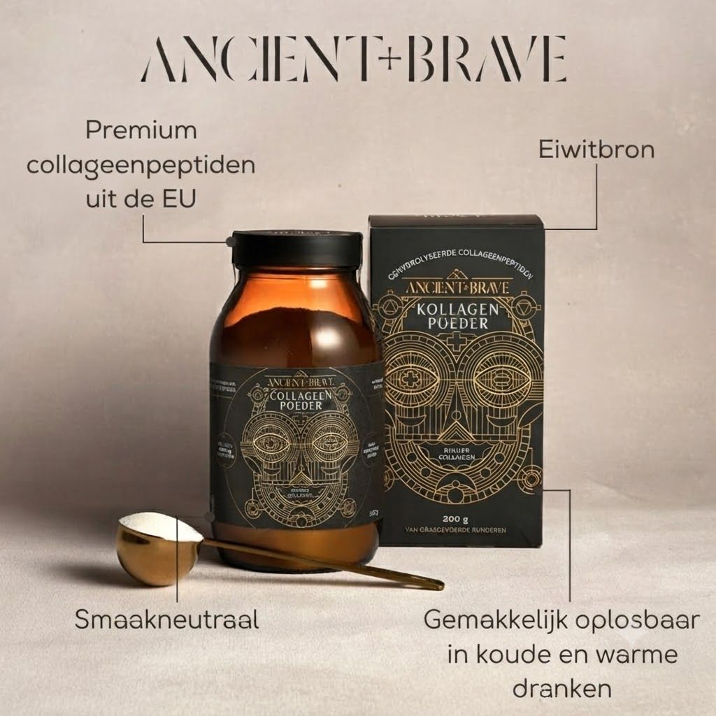 Bruine glazen fles en doos met collageenpoeder. Gouden lepel ernaast.