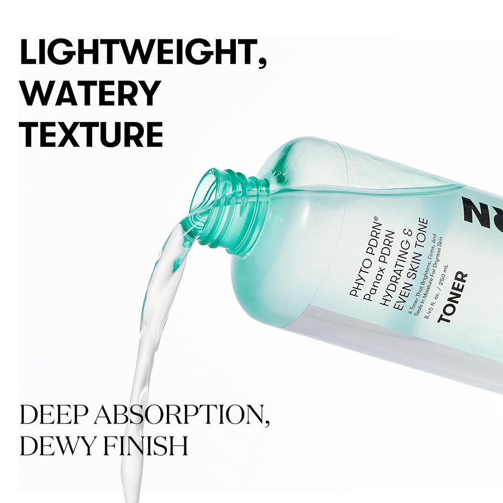 Toner versé d'une bouteille. Texte : Texture légère et aqueuse. Absorption profonde, fini rosé.