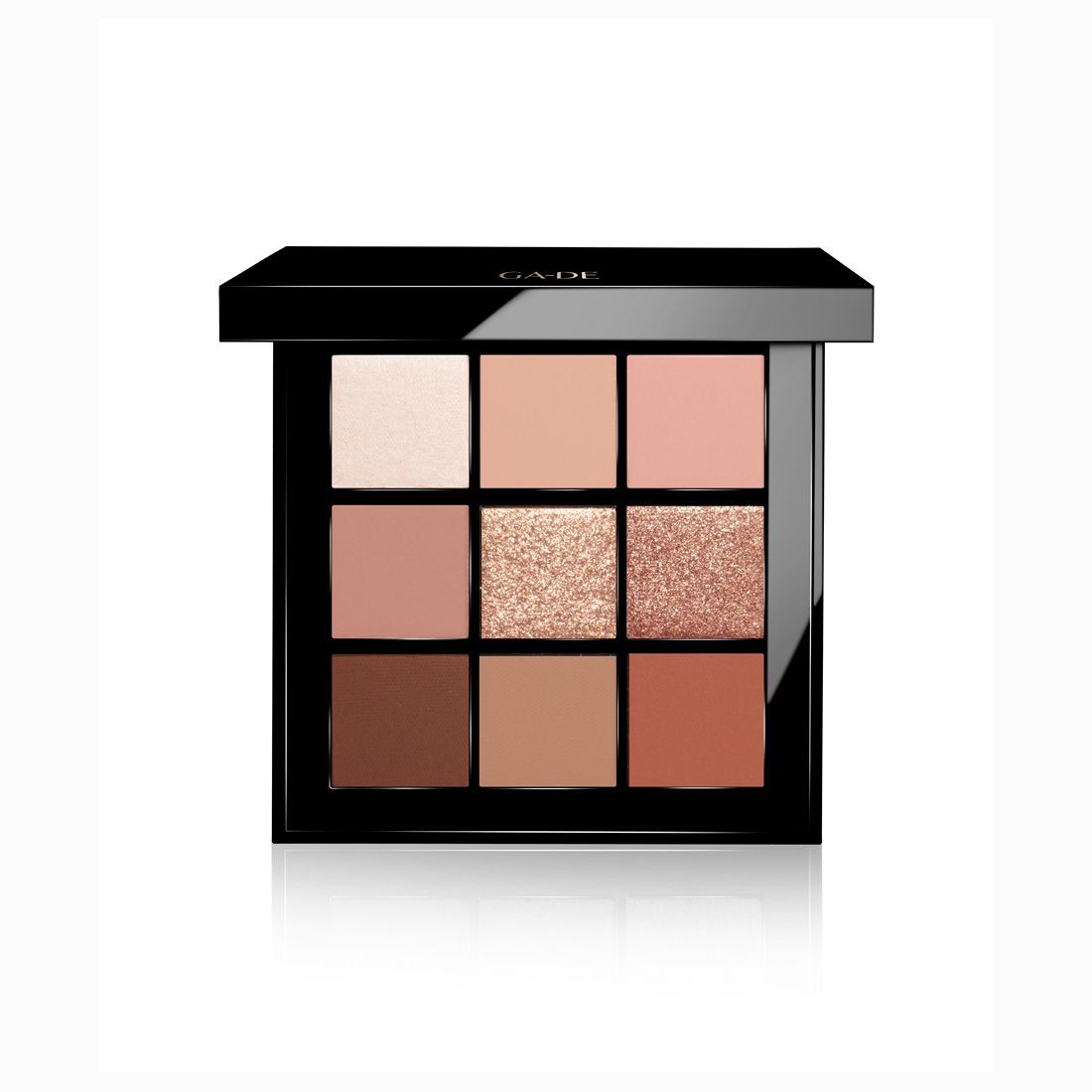 Palette de fards à paupières Ga-De Velveteen. Boîtier noir carré avec neuf teintes neutres.