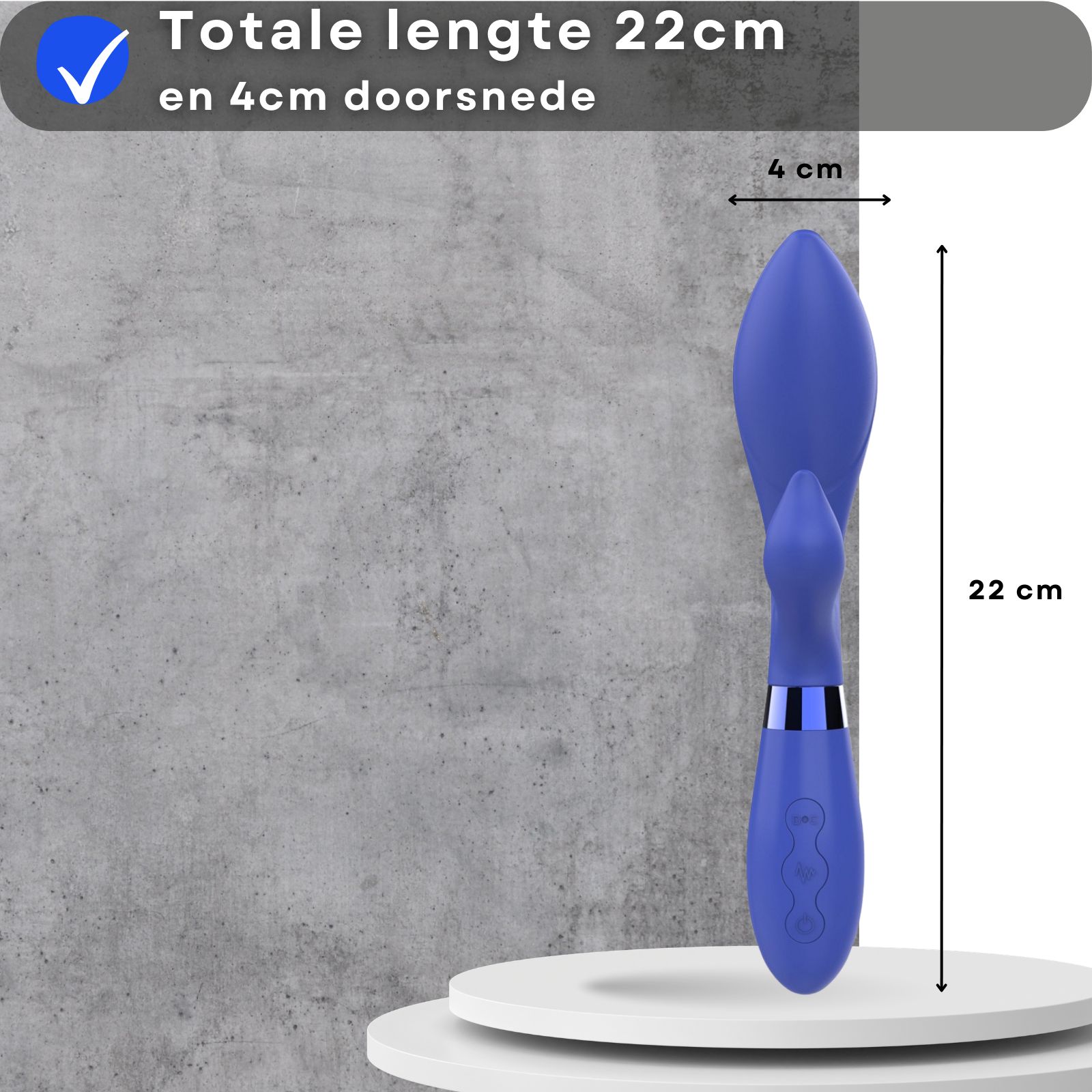 Blauwe vibrator. 22 cm, 4 cm diameter. Afmetingen getoond. Op wit voetstuk.