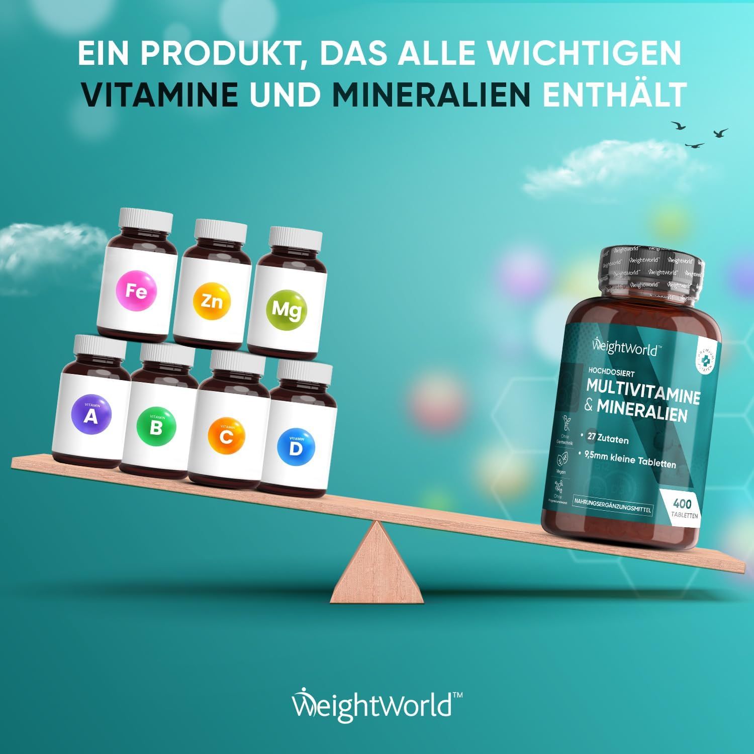 Bouteille de Multivitamines et Minéraux sur une balance à côté de petites doses de vitamines.
