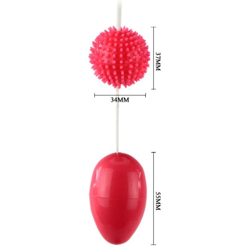 Twee rode ballen, een ovale en een met noppen, verbonden door een touwtje. Afmetingen: 55mm en 37mm. Tekst: 34mm.