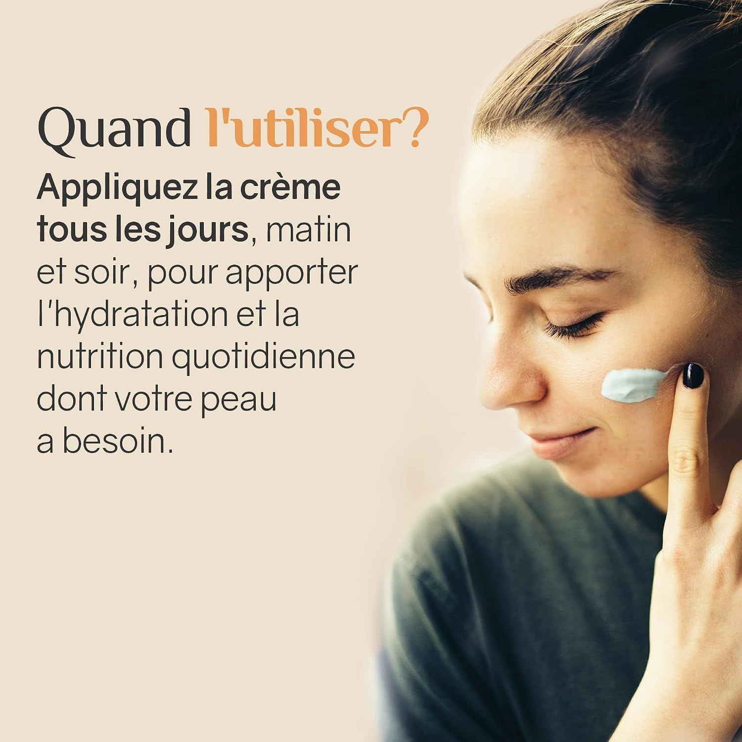 Application de la crème Ardaraz Telomerase sur la peau.