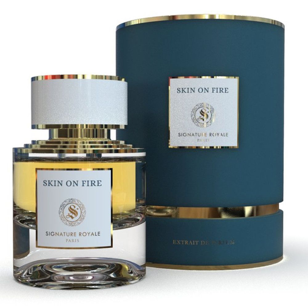 Extrait de parfum Skin on Fire, flacon et emballage. Emballage cylindrique bleu, détails dorés. Flacon avec bouchon blanc.