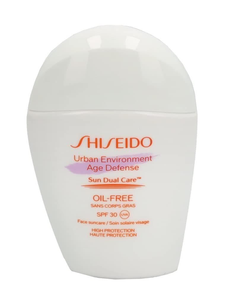 Flacon blanc. Shiseido Urban Environment Age Defense, SPF 30. Texte : Oil-Free, Sun Dual Care. Forme arrondie.