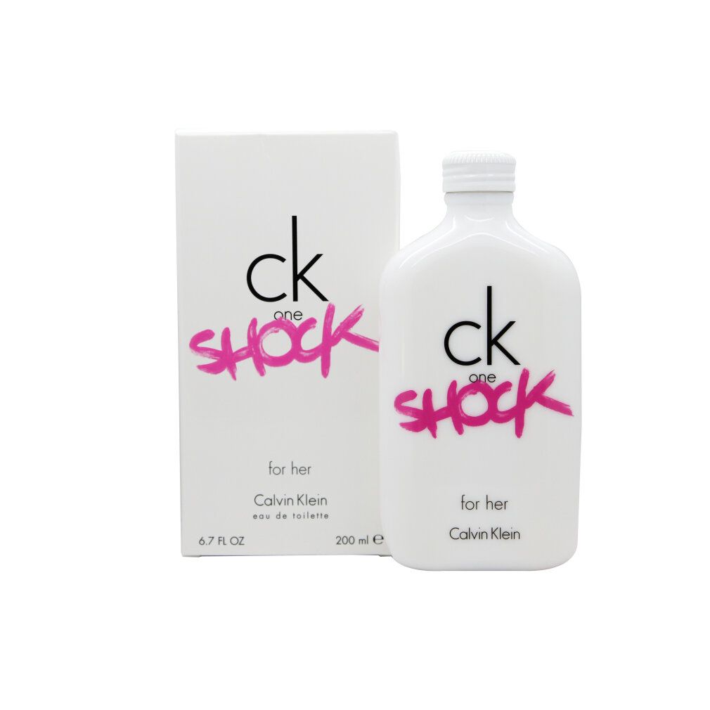 Flacon et boîte de parfum blancs. Inscription : ck one Shock for her. Écriture rose.