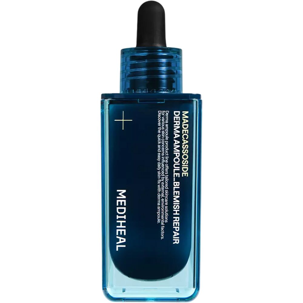 Een MEDIHEAL Madecassoside Derma Ampoule Blemish Repair fles. Blauwe fles met zwarte dop en pipet.