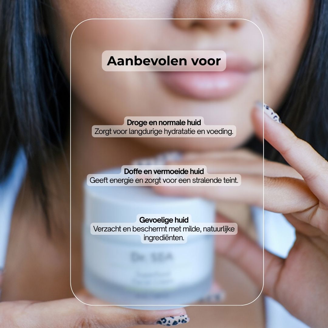 Crèmepot met tekst. Tekst: Aanbevolen voor droge en normale huid, doffe en vermoeide huid, gevoelige huid.