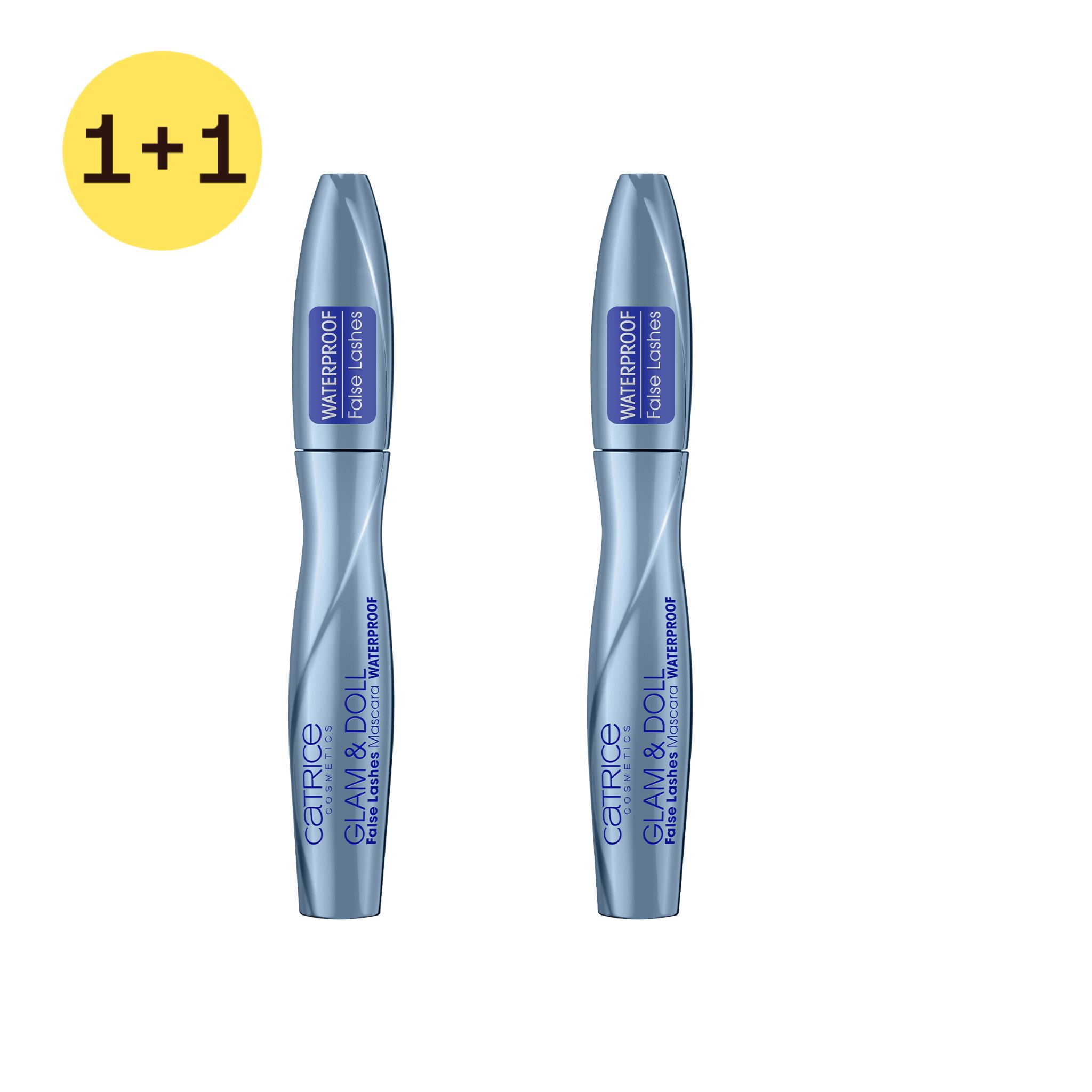 Deux tubes de mascara bleu argenté. Inscription : CATRICE GLAM & DOLL, Waterproof False Lashes Mascara. Autocollant violet : WATERPROOF False Lashes. Autocollant jaune : 1+1.