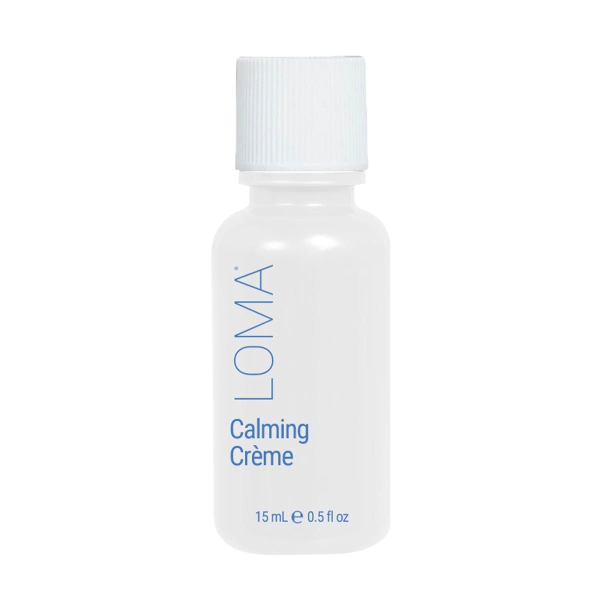 Petite bouteille blanche avec bouchon blanc. Inscription: LOMA, Calming Crème. Volume: 15 ml, 0,5 fl oz.
