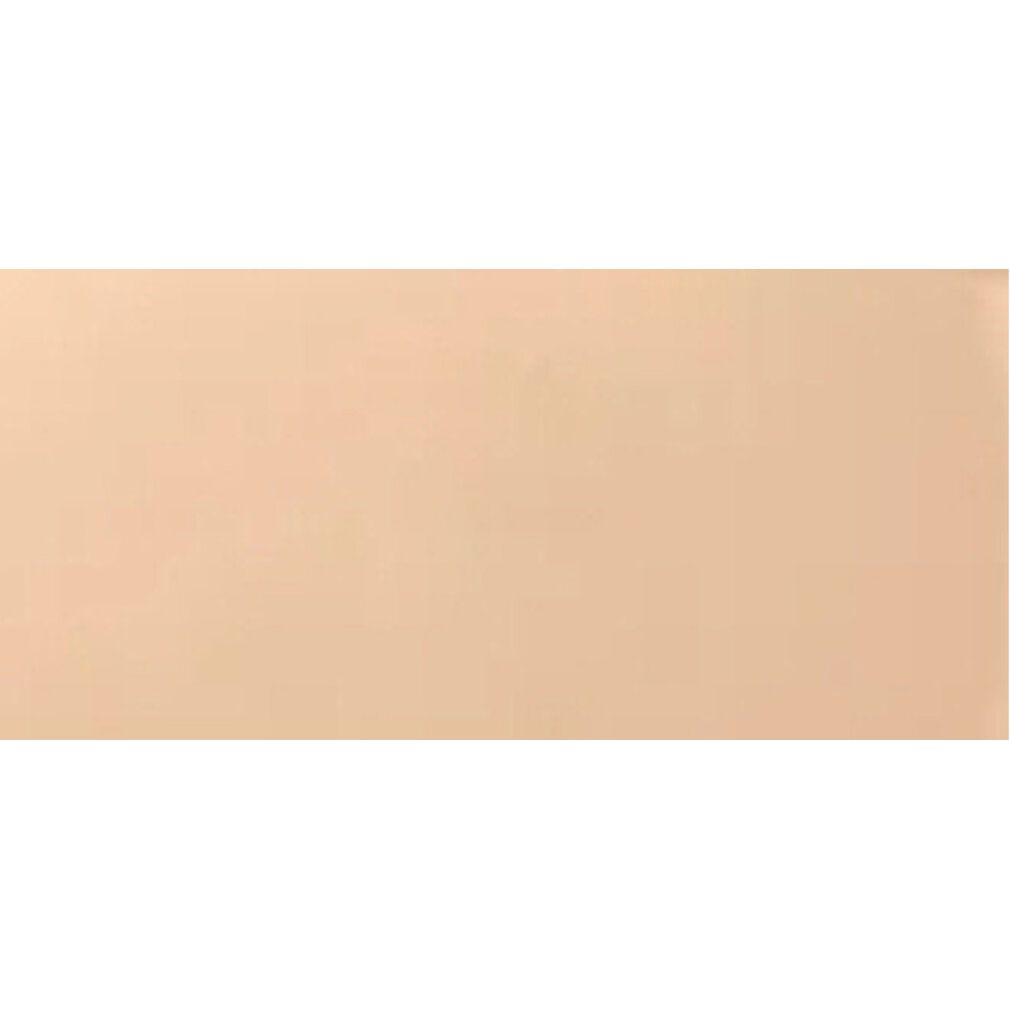 Rechthoekig oppervlak van lichtbeige foundation. Op witte achtergrond.