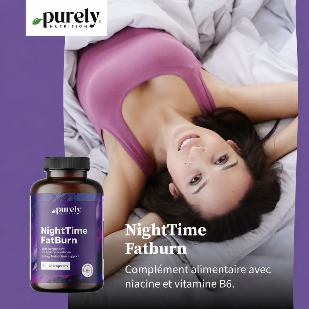 Femme au lit à côté d'un flacon Purely NightTime Fatburn. Texte : "Nachtzeit Fatburn Complément alimentaire avec niacine et vitamine B6."