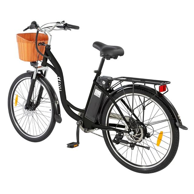 Vélo électrique noir avec panier et porte-bagages. Logo DYU sur le cadre. Feu arrière. Batterie.
