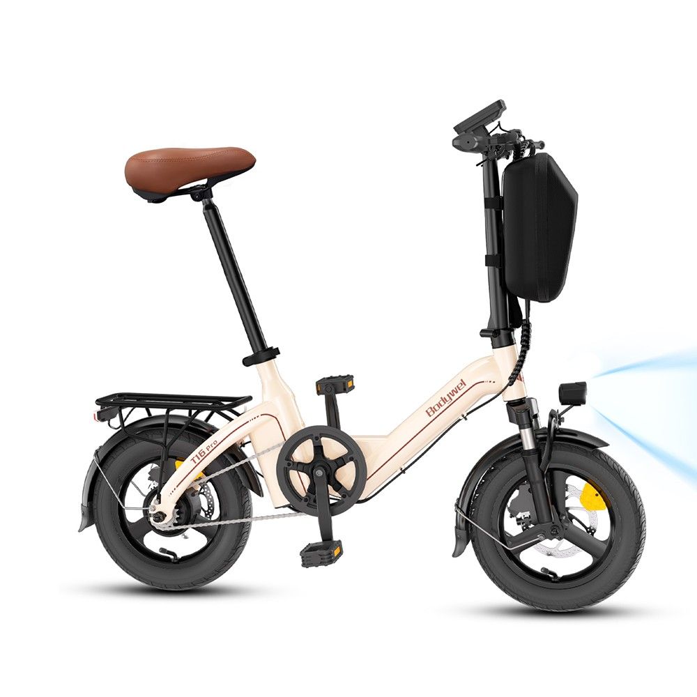 Opvouwbare elektrische fiets, crèmekleurig, bruin zadel, zwarte banden en bagagerek. Koplampen branden.