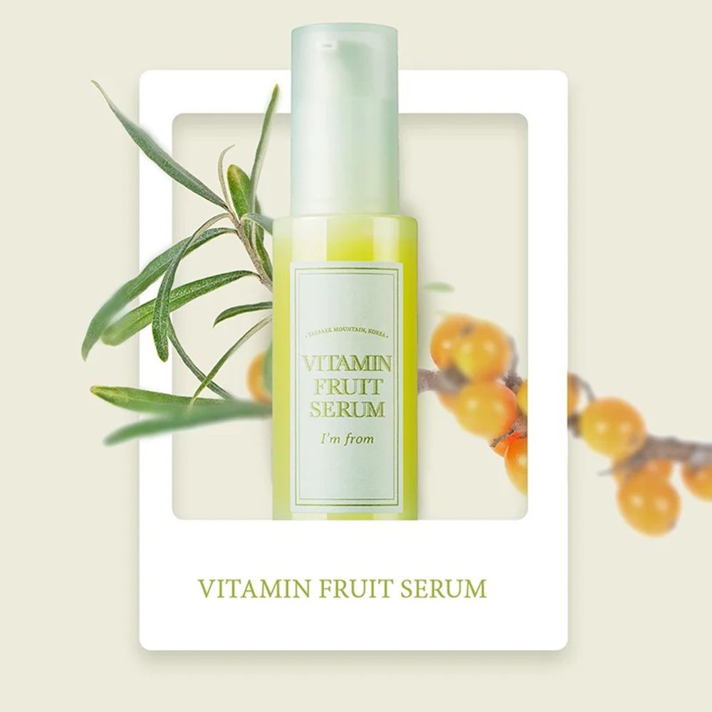 Serumfles in witte lijst met duindoorn tak. Opschrift: Vitamin Fruit Serum, I'm from.