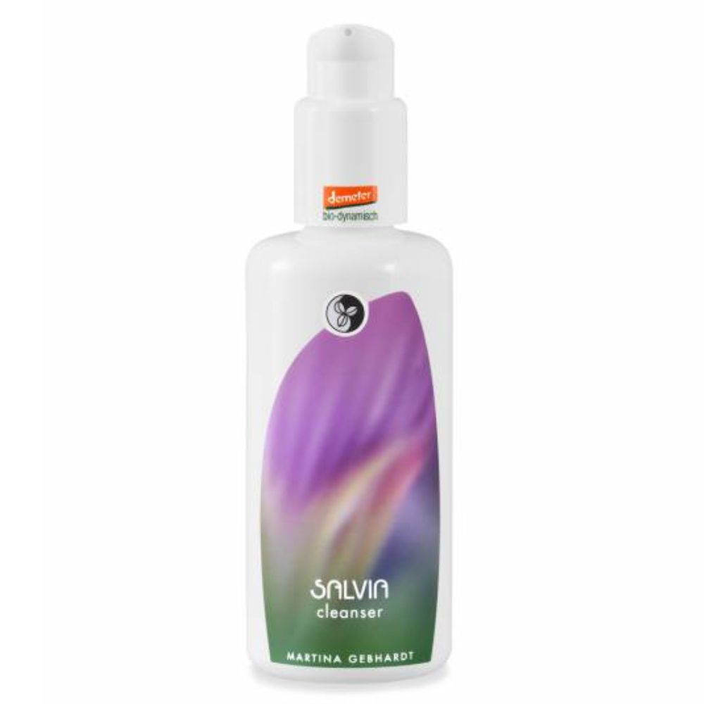 Witte fles met pomp. Opschrift: SALVIA cleanser, Martina Gebhardt. Demeter-keurmerk.