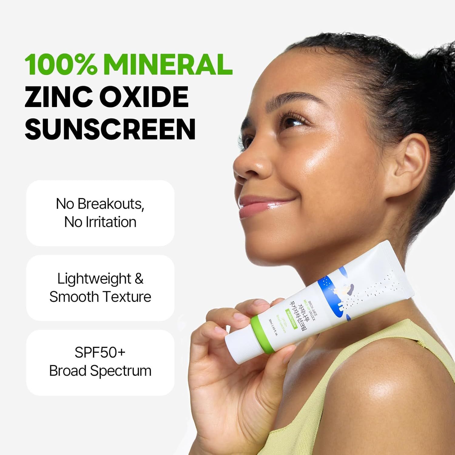 Femme tenant un tube. Texte: 100% Mineral Zinc Oxide Sunscreen. Pas d'éruptions, pas d'irritation. SPF50+.