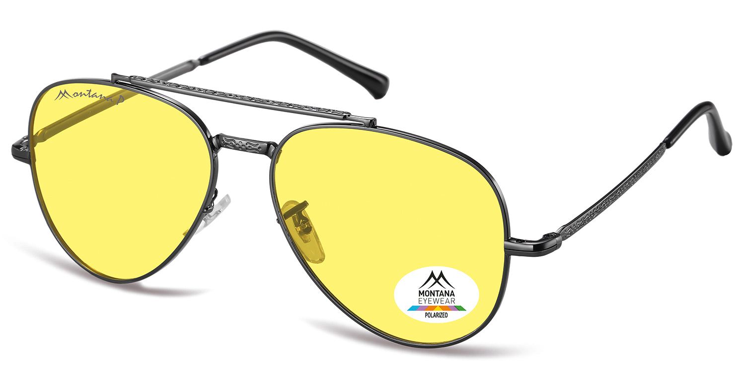 Lunettes de soleil aviateur à verres jaunes et monture métallique. Logo Montana Eyewear et indication de polarisation. Vue oblique.